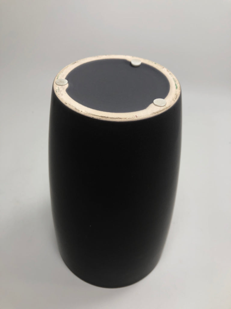 GRAY DECORATIVE VASE.
