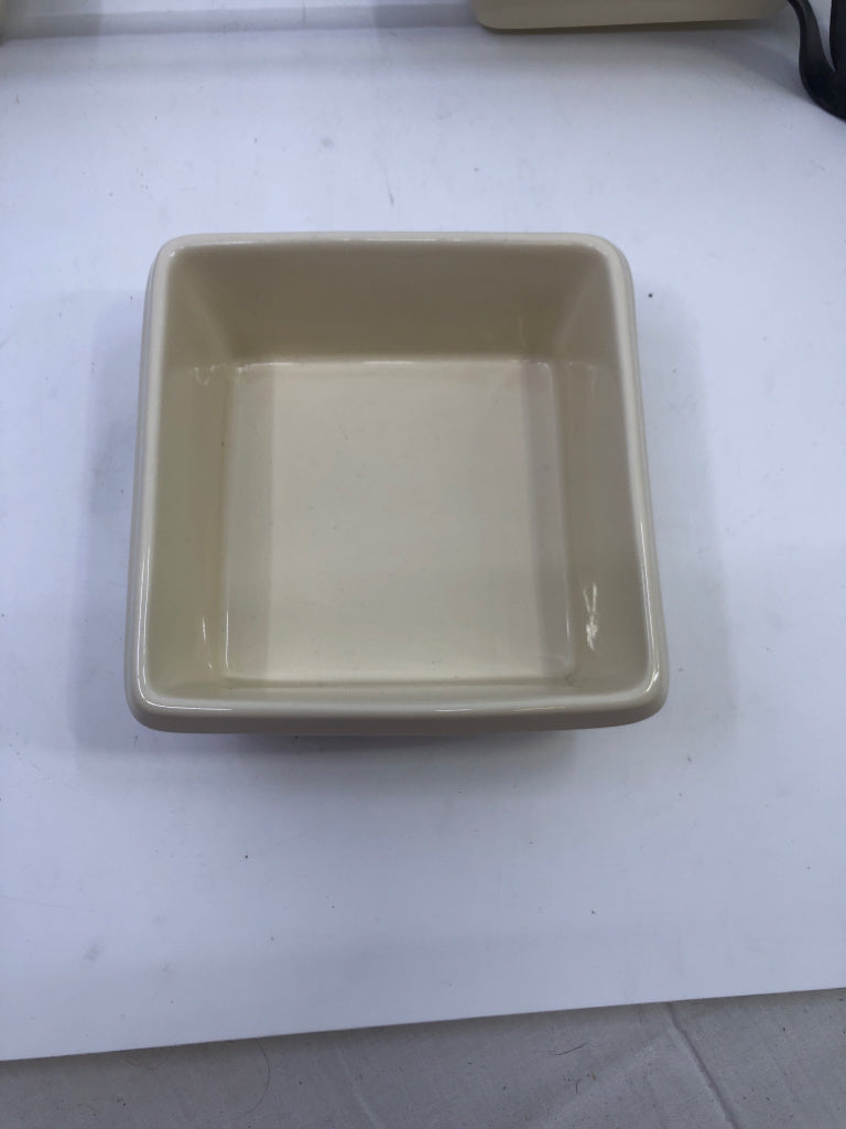 4PC CREAM AND BLACK SERVER.