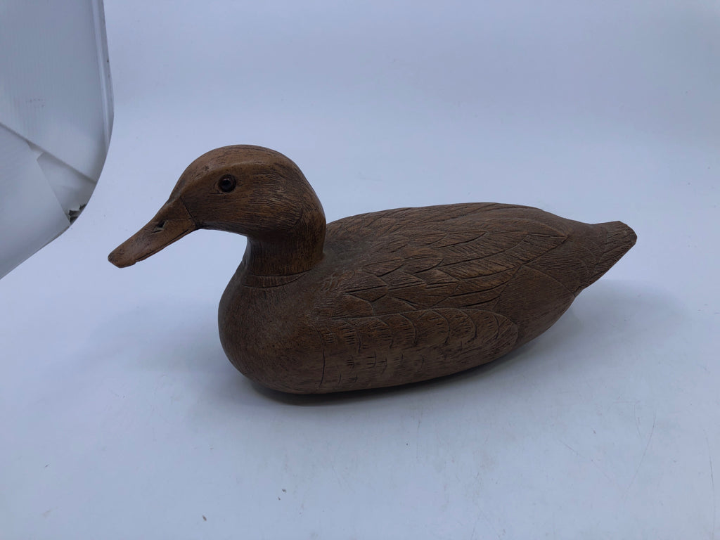 CARVED WOOD STYLE DUCK DECOR.