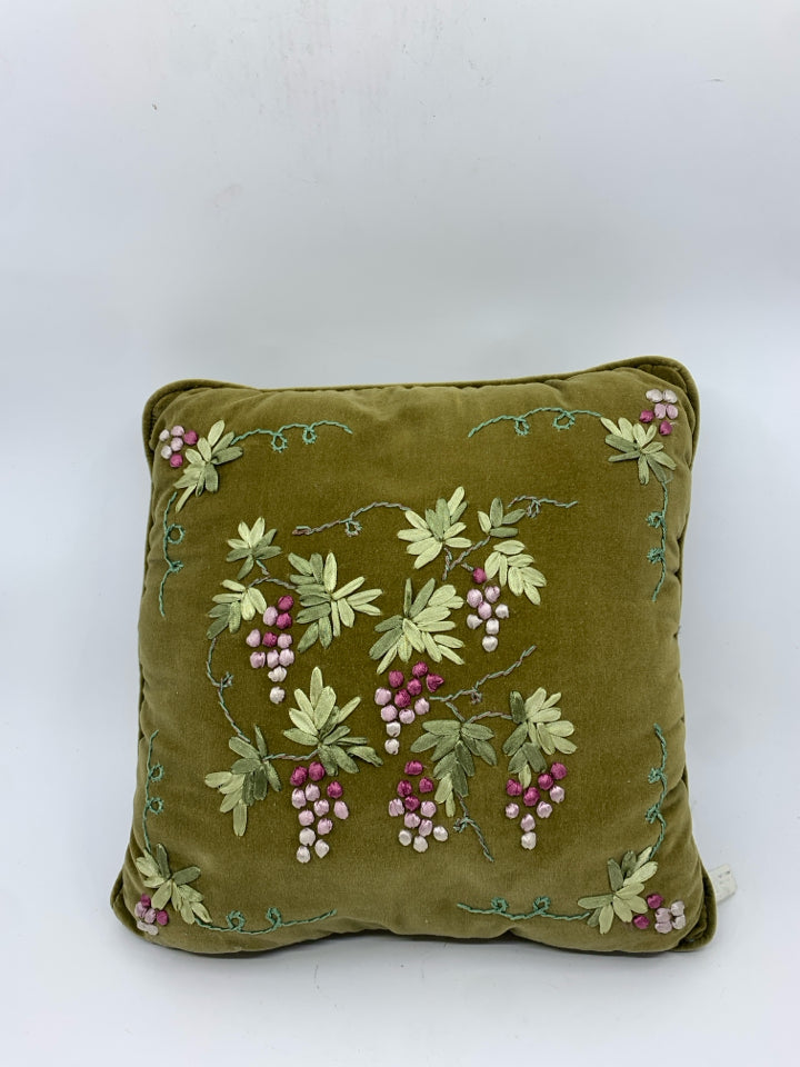 GREEN EMBROIDERED PILLOW.