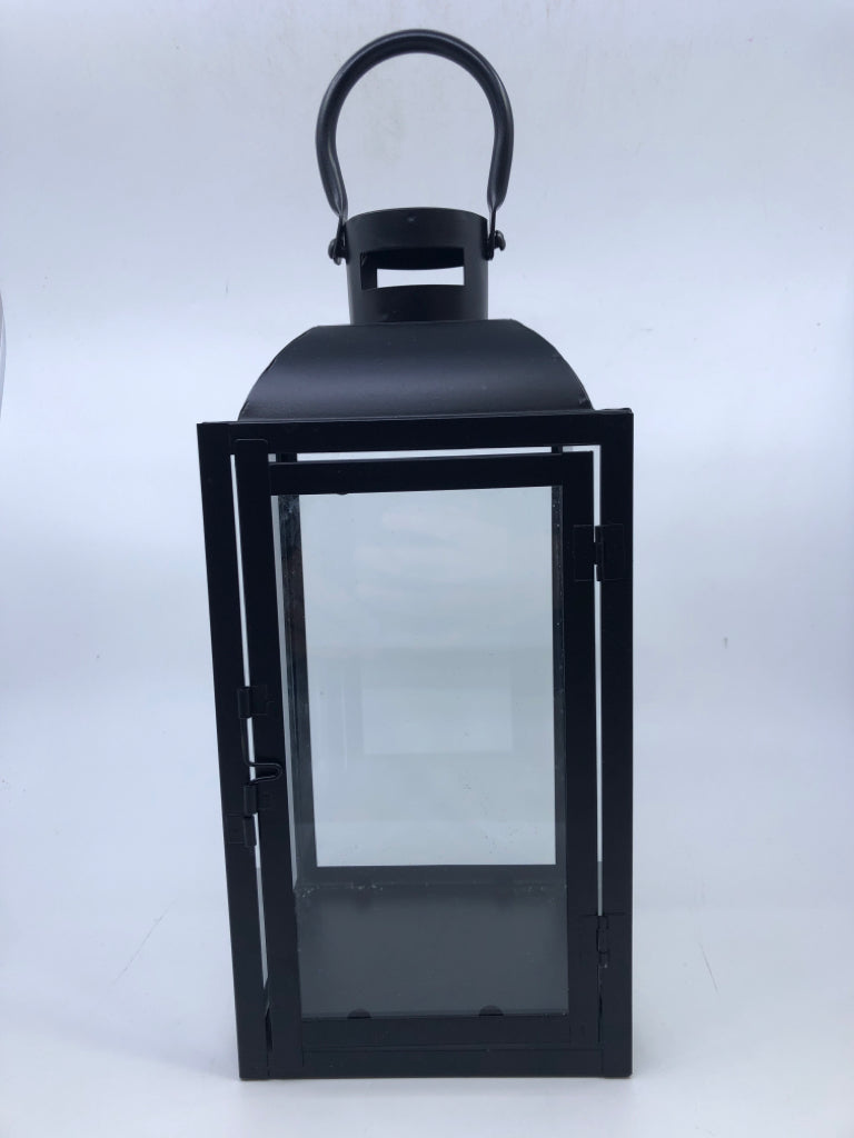 BLACK METAL LANTERN.
