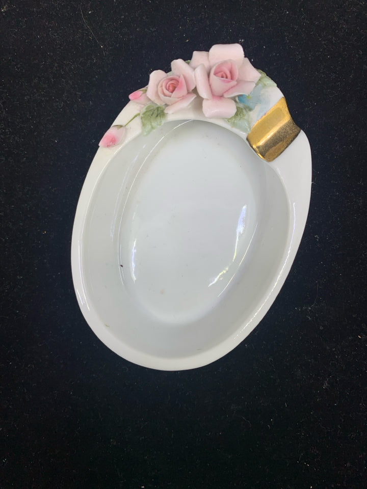 VTG WHITE OVAL ASH TRAY W/ EMBOSSED PINK FLOWERS.