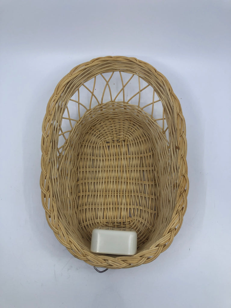 WOVEN BASKET MUSIC BOX.