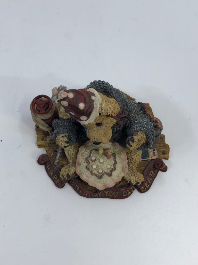 HAPPY BIRTHDAY OLD BEAR BOYDS FIGURINE THE BEARSTONE COLLECTION.