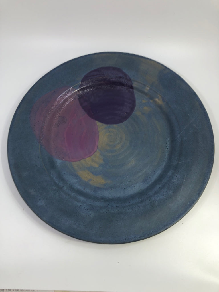 BLUE MATTE POTTERY SERVING PLATE W/PURPLE CIRCLES.