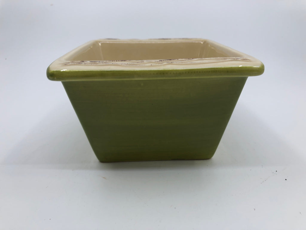 GREEN SQUARE BOWL W HANDLES.