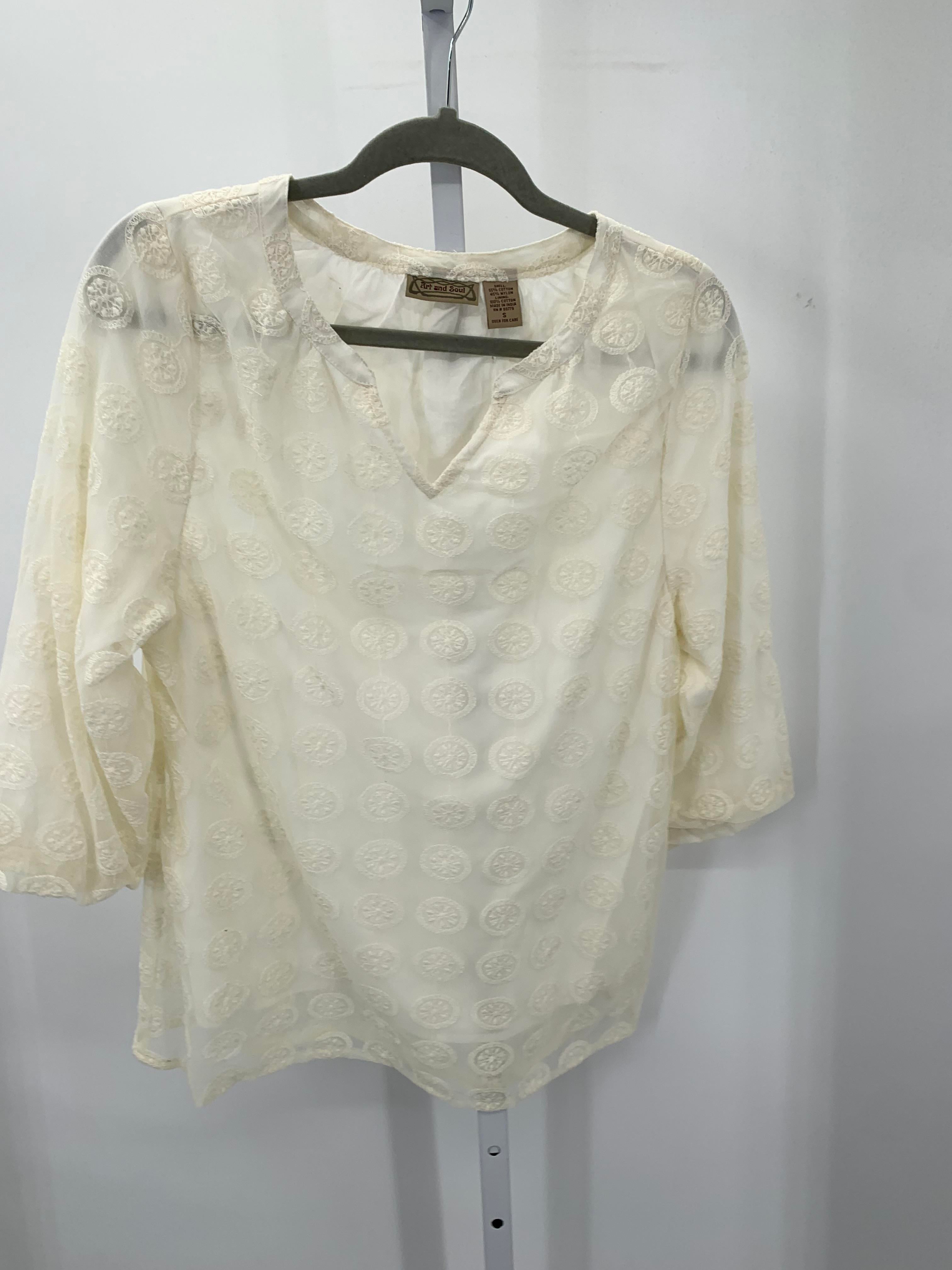Art & Soul Size Small Misses 3/4 Sleeve Shirt