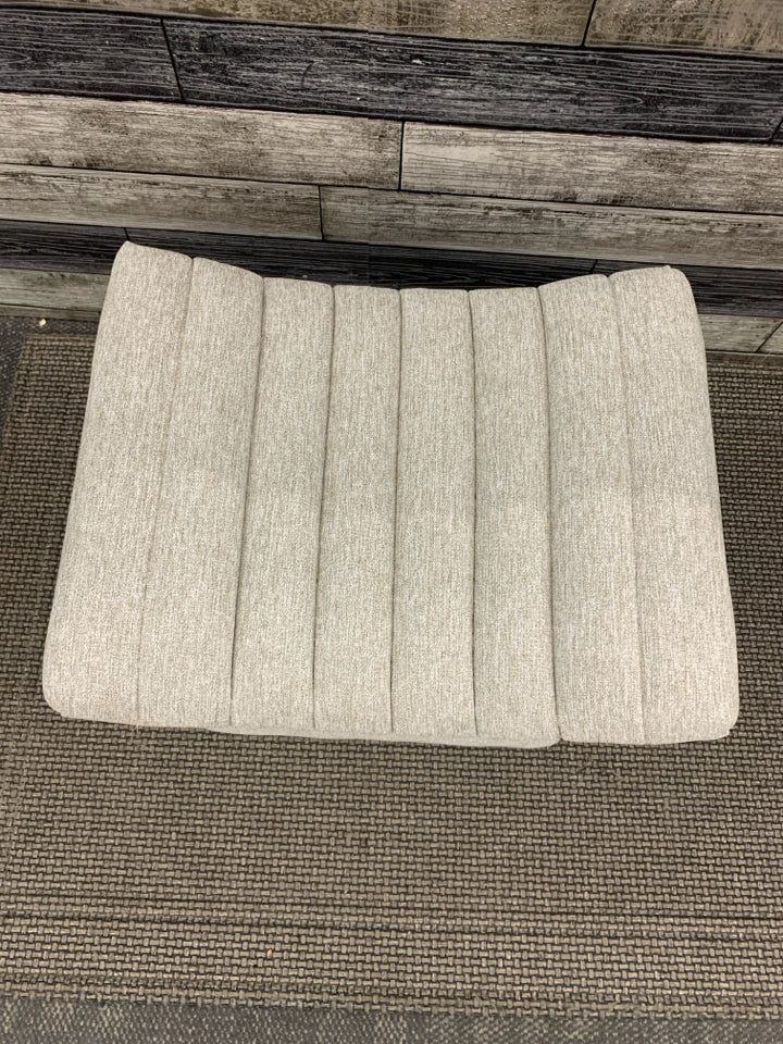 GREY TUFTED CURVED FOOTSTOOL.