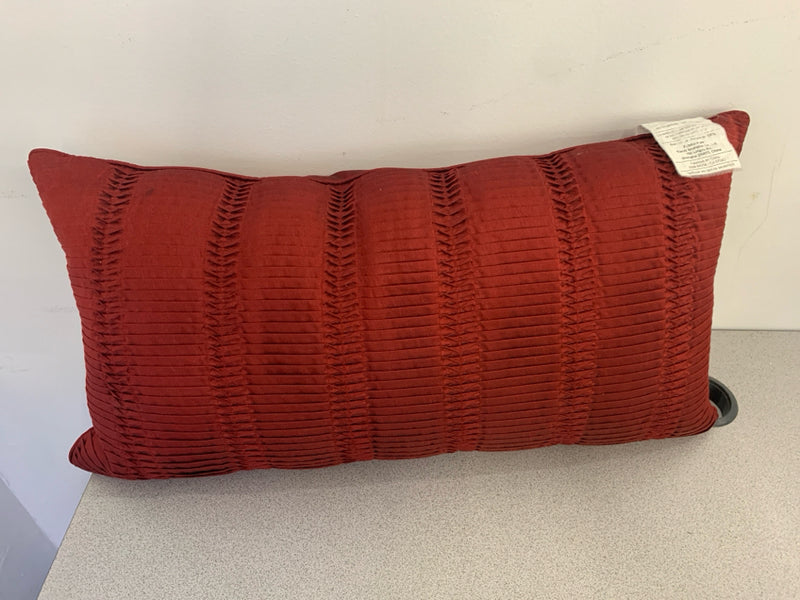 RED RECTANGLE RUFFLED PILLOW 12.