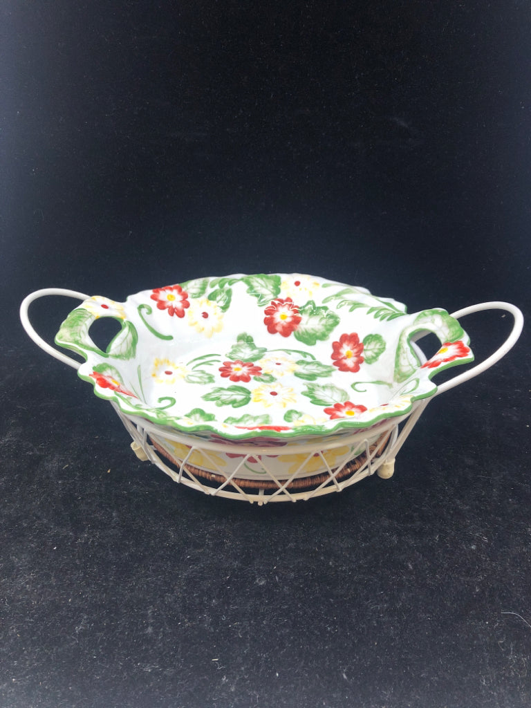 ROUND CASSEROLE DISH IN WHITE METAL STAND.