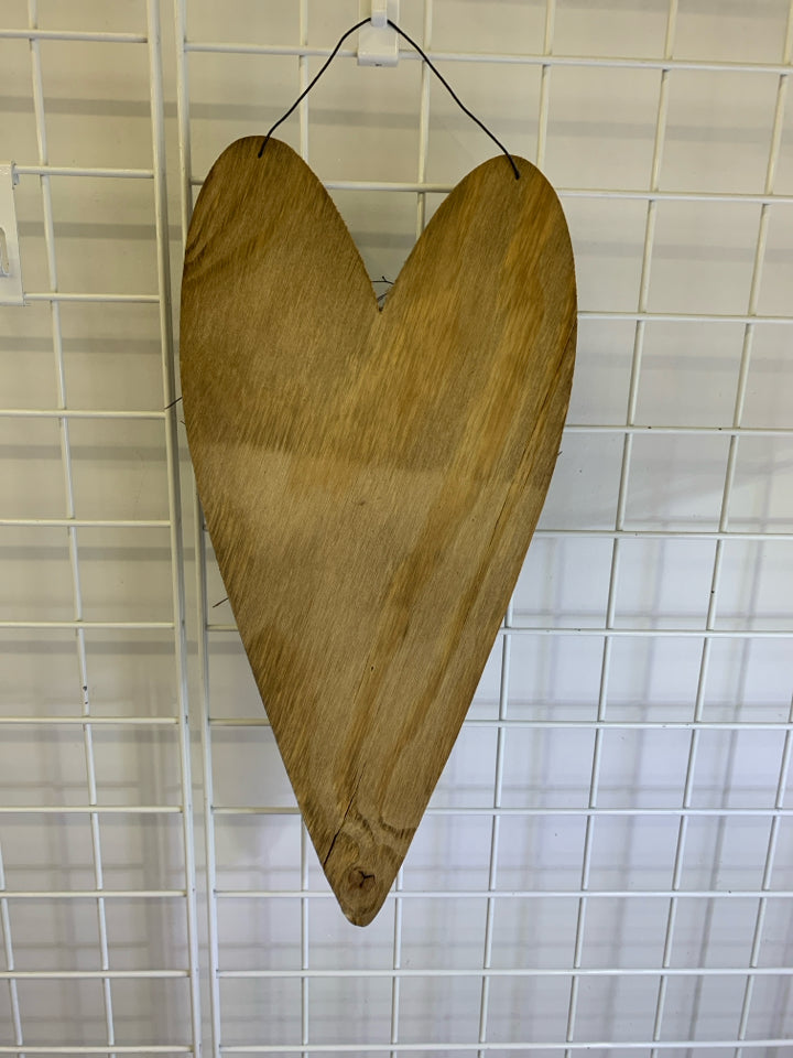 RUSTIC RED & WHITE HEART WALL HANGING W/FAUX FLORAL DECOR.