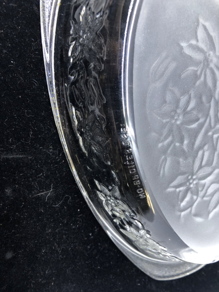 2 OVAL COVERED FANTASIA SERVERS.