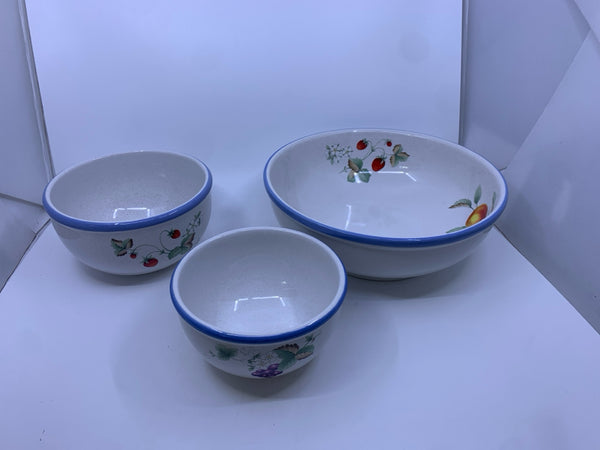 3 NESTING BOWLS W/ FRUIT.