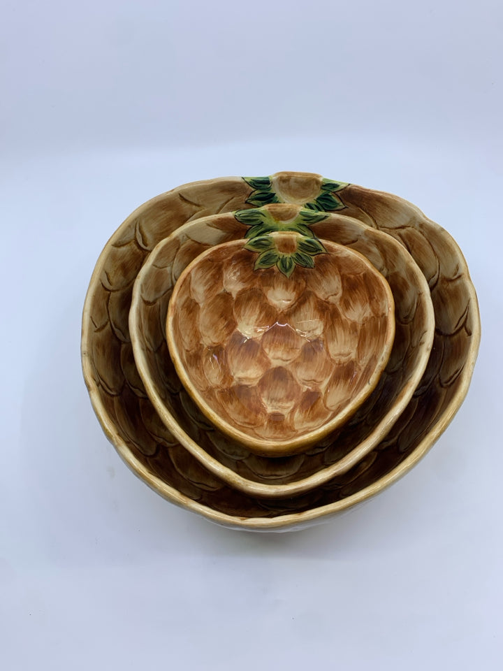 3 CERAMIC NESTING PINEAPPLE BOWLS.