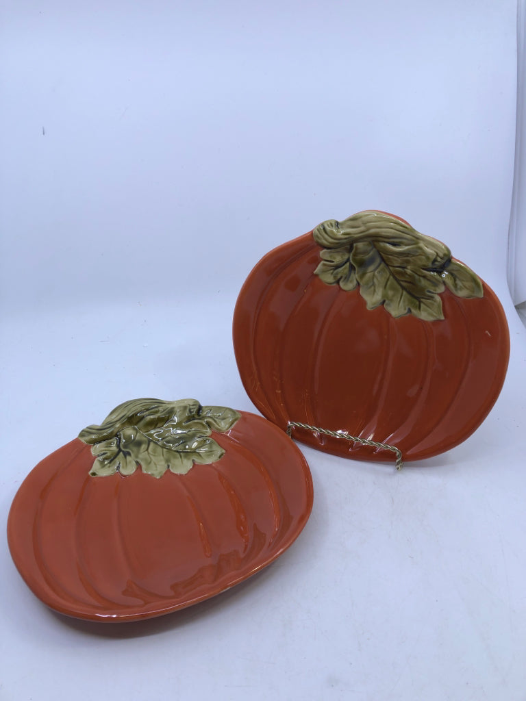 2 PUMPKIN PLATES.