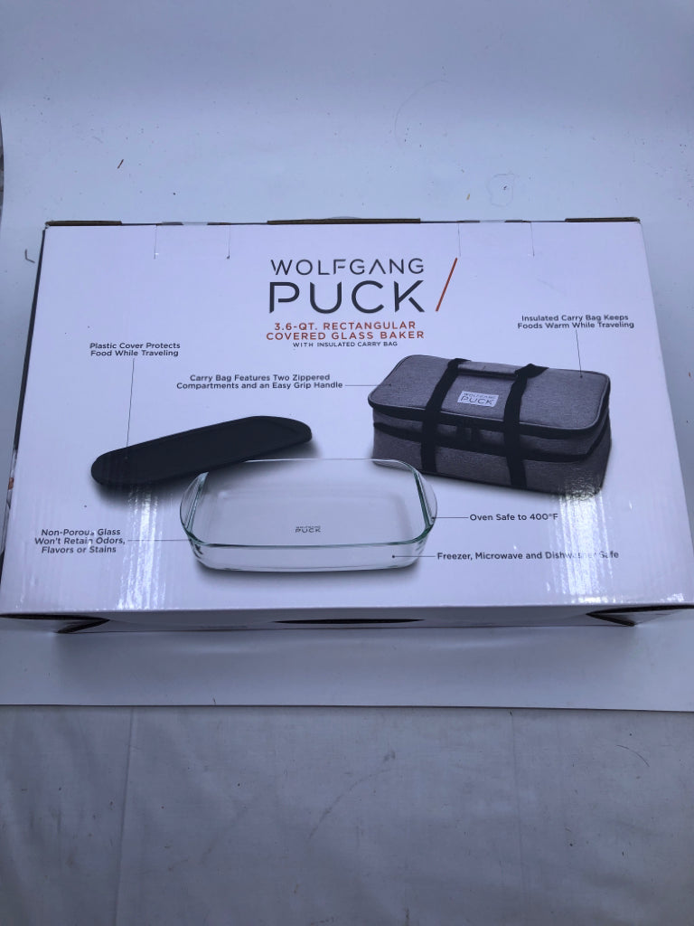NIB RECTANGULAR COVERED GLASS BAKING DISH W/ INSULATED CARRY BAG.
