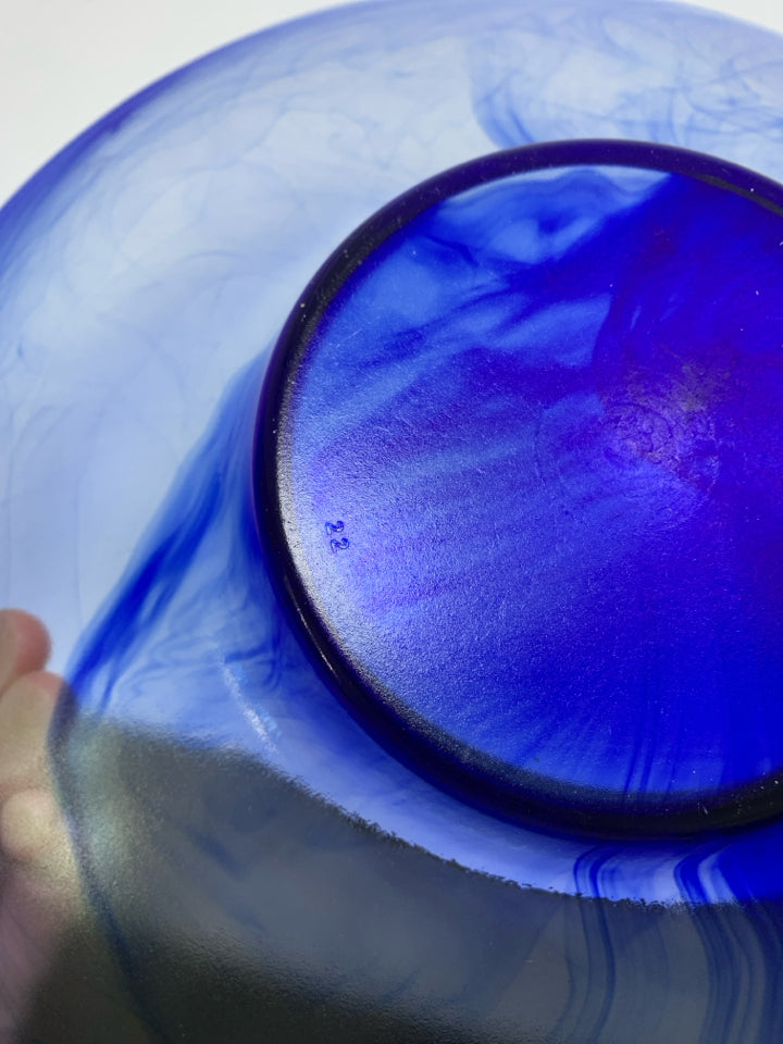 SHALLOW LARGE GLASS BOWL W/ COBALT BLUE SWIRLS.