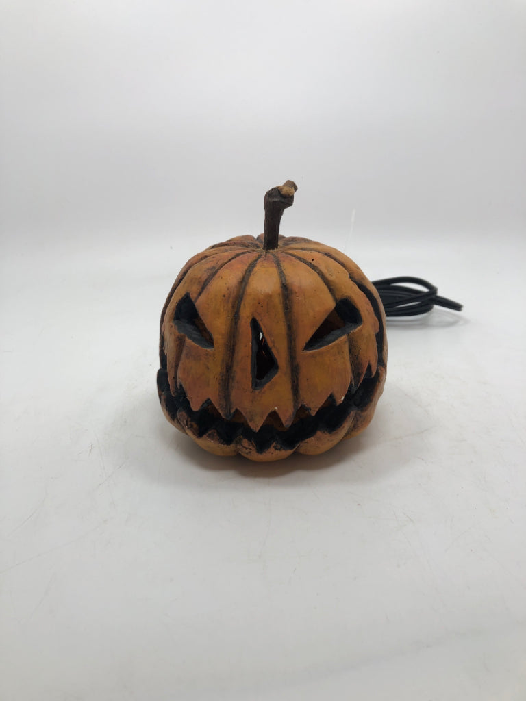 RESIN JACK O LANTERN LIGHT.