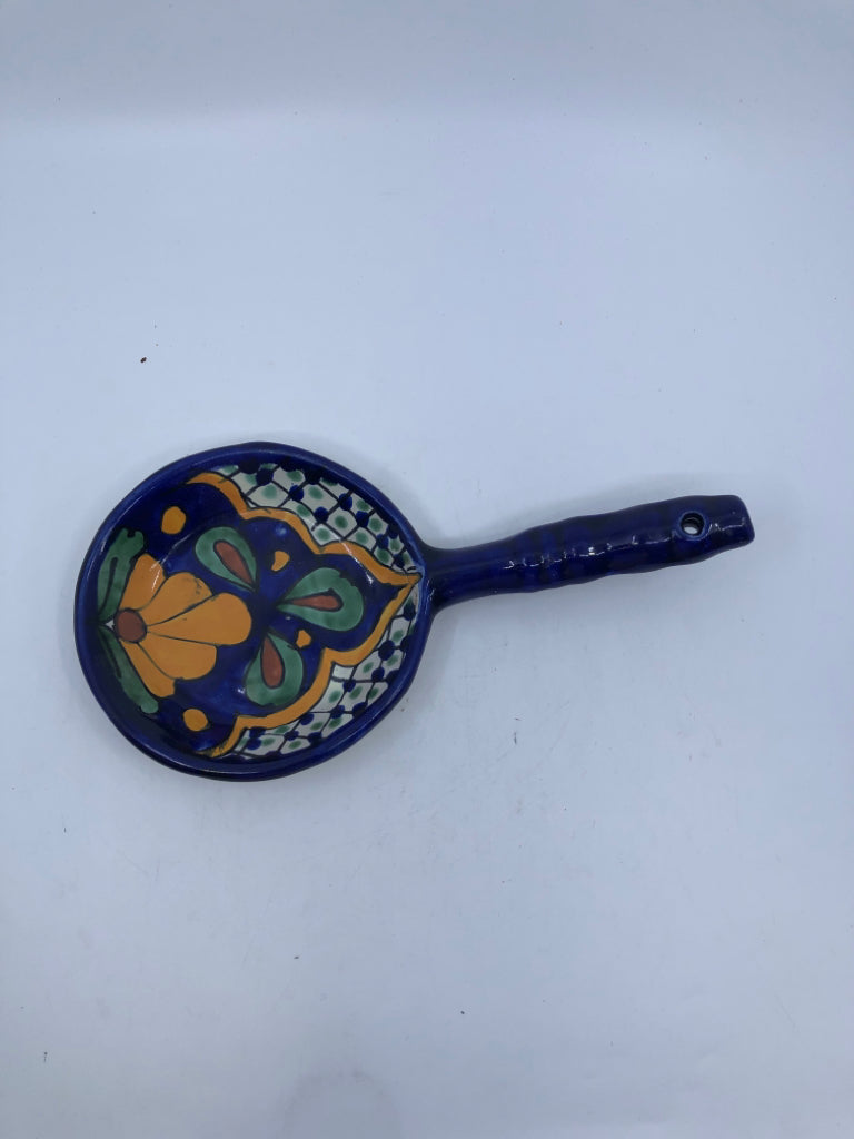 POTTERY DECORATIVE FOLK ART PAN.