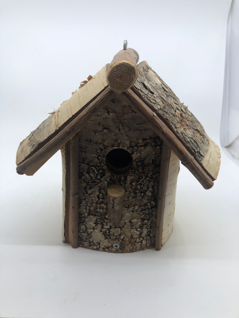 LOG AND TREE BARK BIRDHOUSE.