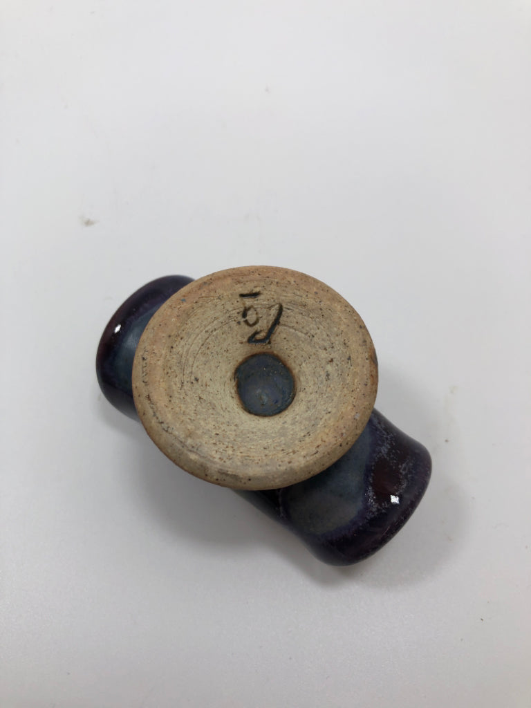 HANDMADE MARBLE GLAZE CARD HOLDER.