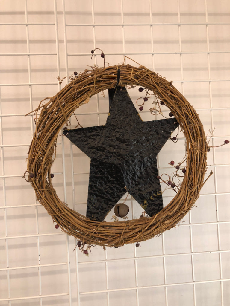 PRIMITIVE METAL COW WREATH.