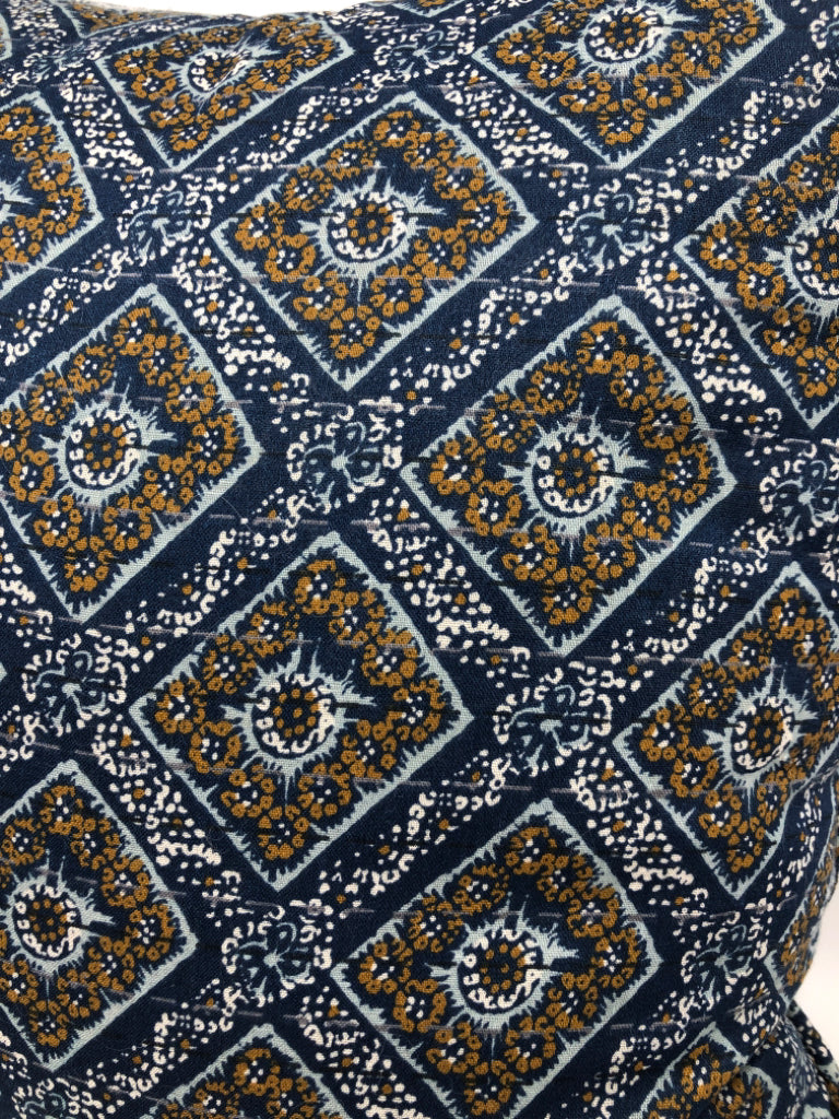 2-SIDED BLUE PATTERNED PILLOW.