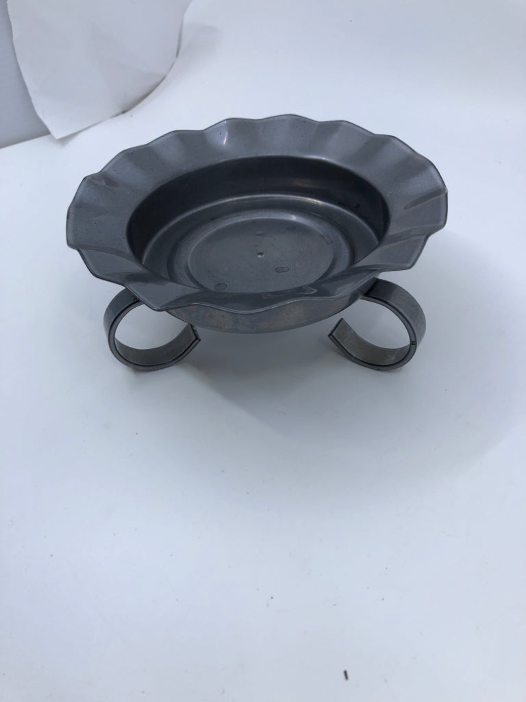 METAL CANDLE PLATE W/3 LEGS YANKEE CANDLE.