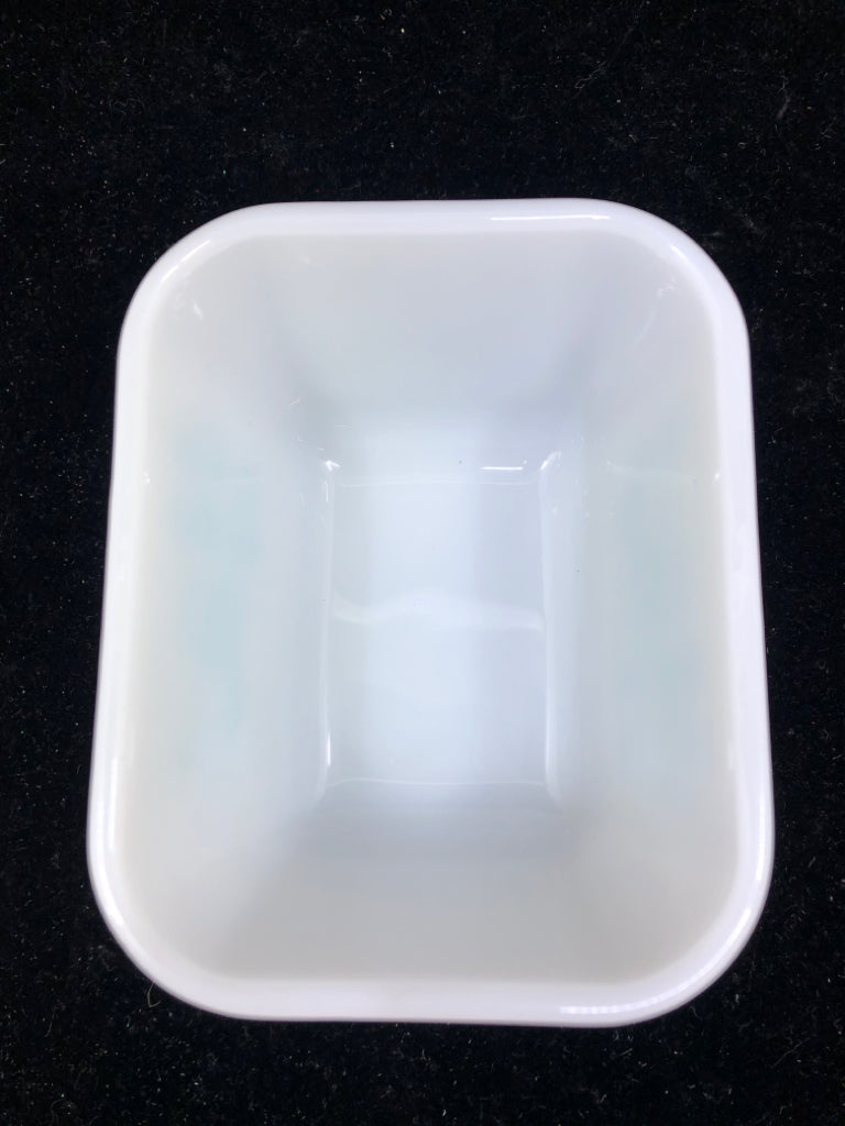 VTG SMALL SQUARE PYREX AMISH BUTTERPRINT FRIDGE DISH W LID.