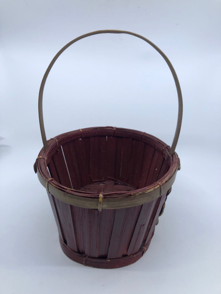 DARK BASKET W/PEAR DESIGN & HANDLE.