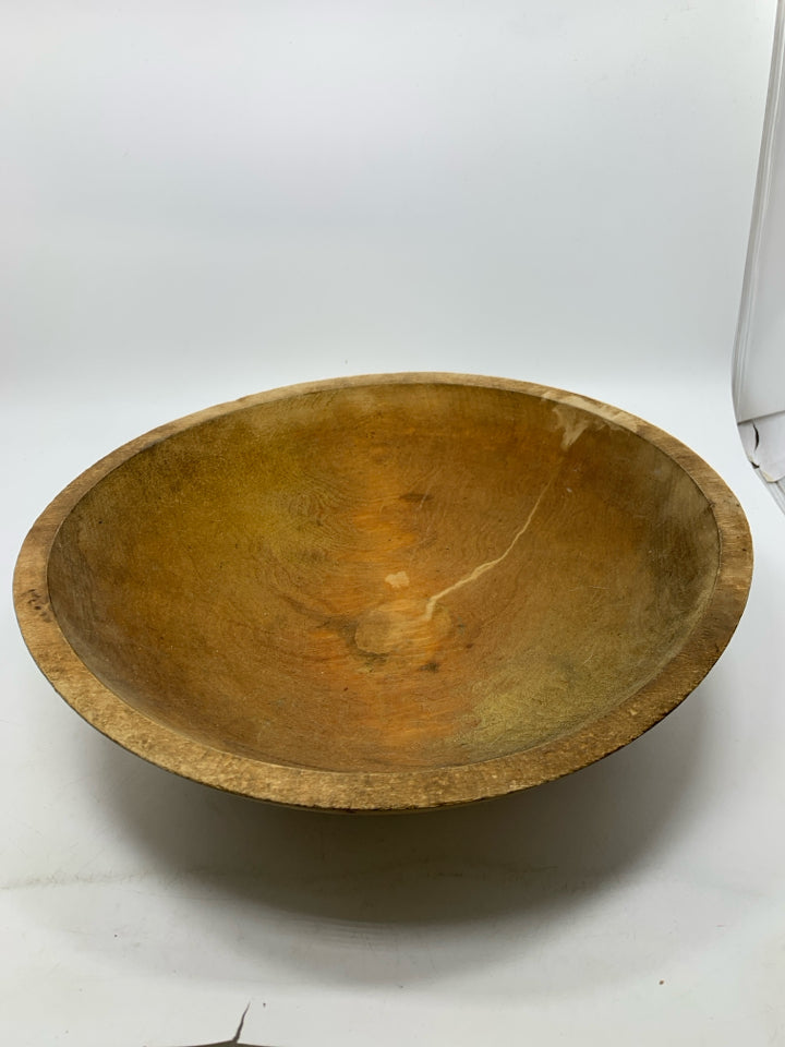 RUSTIC WOOD CARVED BOWL.