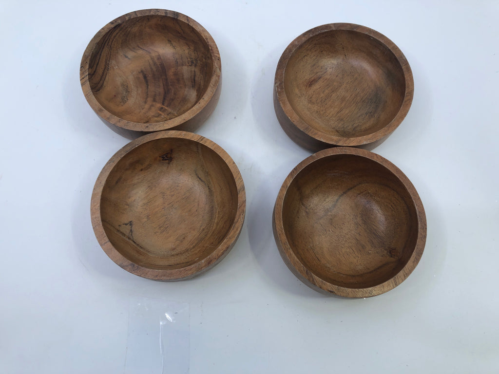 4 SMALL WOOD BOWLS.