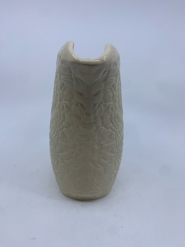 CREAM TEXTURED PITCHER.