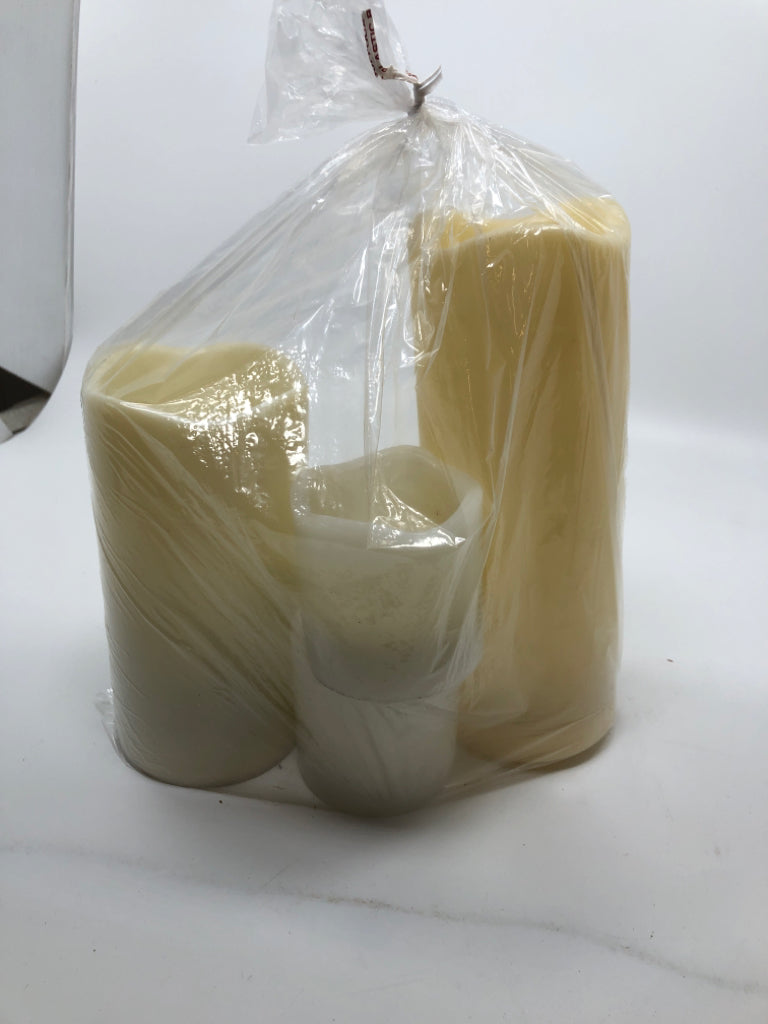 LIGHT-UP FAUX CANDLES IN BAG.