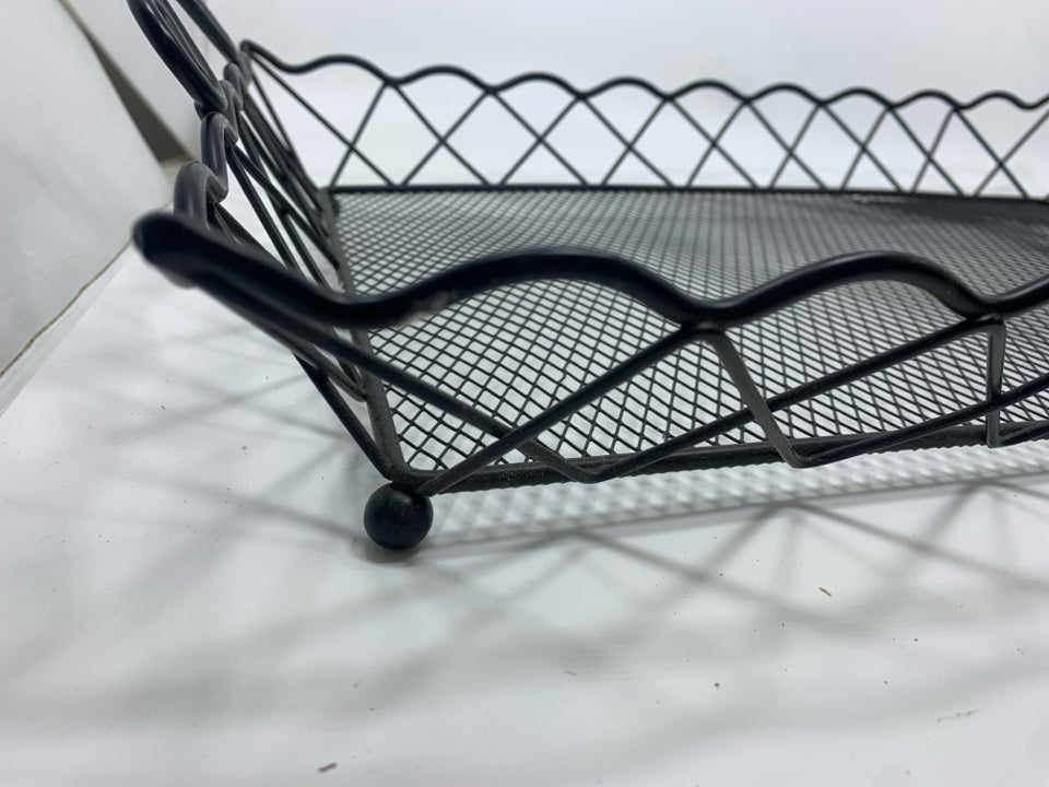 BLACK METAL TRAY W/HANDLES.