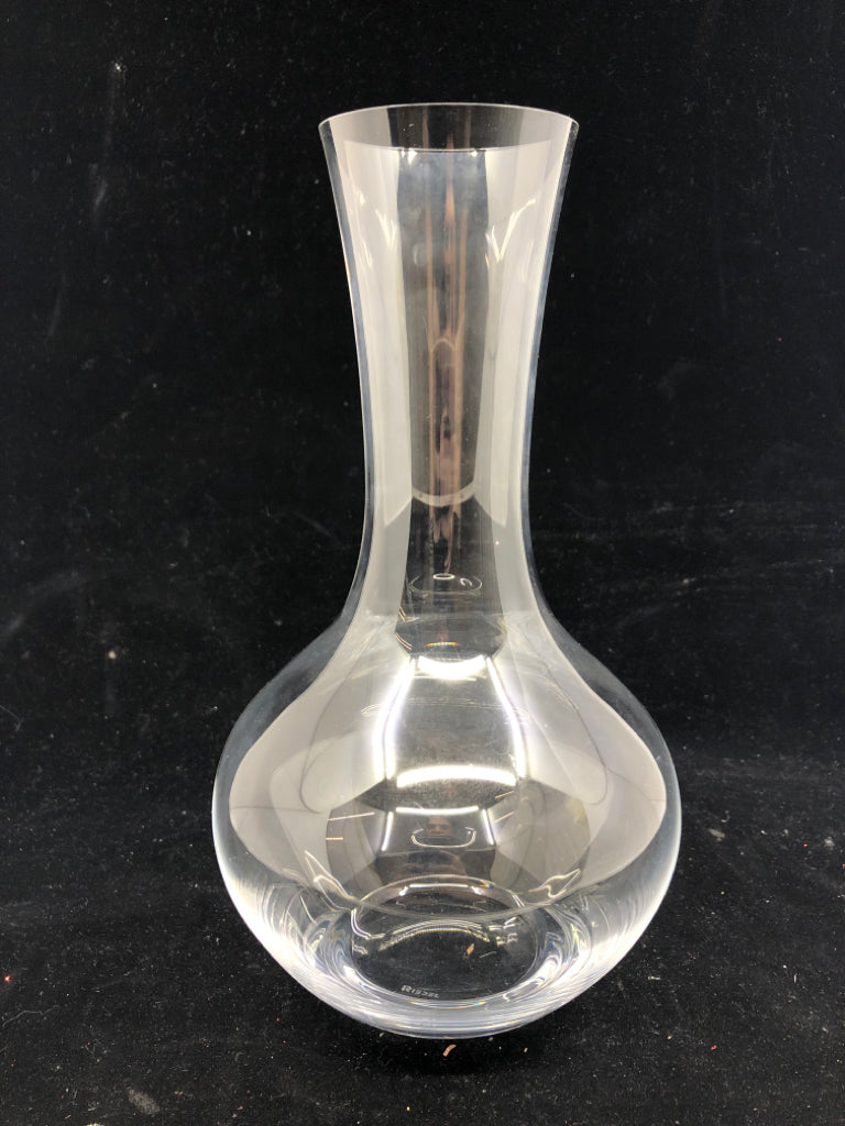 REIDEL GLASS WIDE BOTTOM DECANTER.