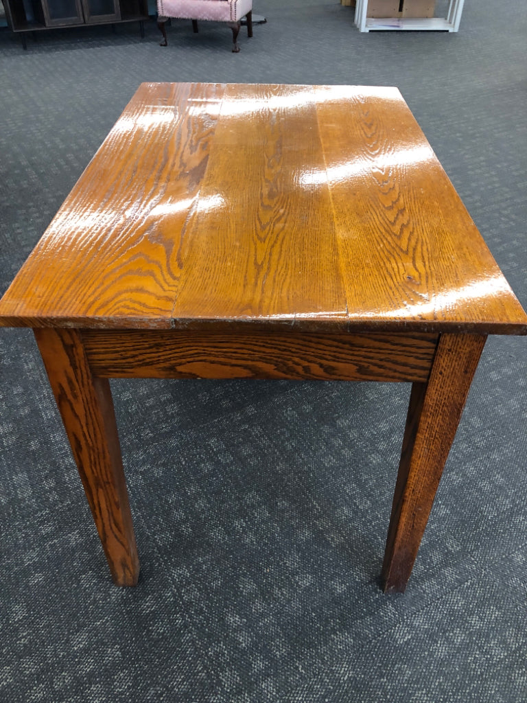 VTG OAK WOOD DESK W/4 DRAWERS BRASS DRAWER PULLS.