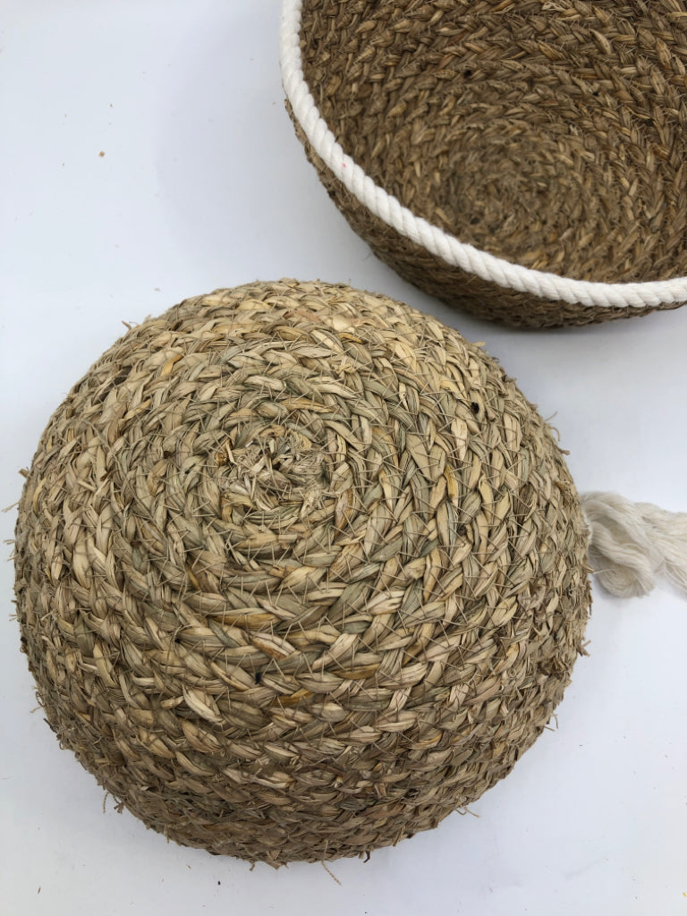 2 WICKER CIRCLE BASKETS W/ TASSEL.