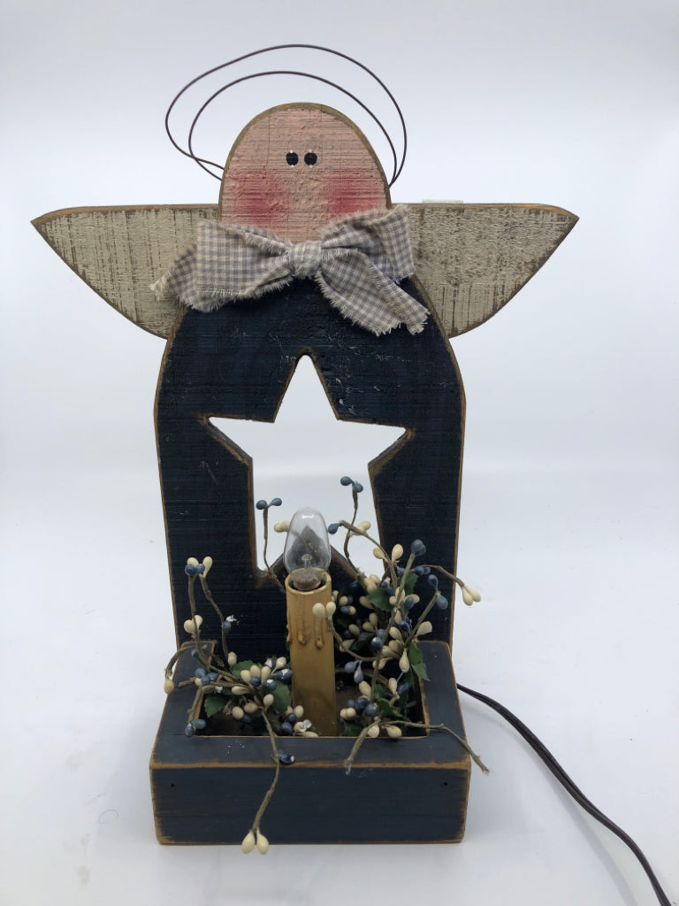 PEACEFULLY VALLEY AMISH FURNITURE WOOD ANGEL W/ CANDLE PIP BERRIES.