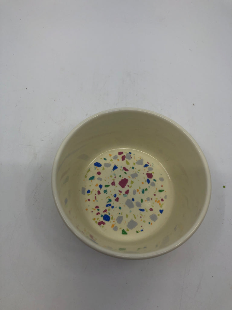 CREAM SPECKLED DOG BOWL.