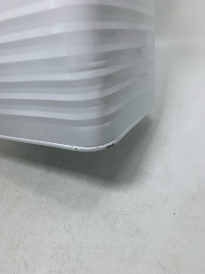 WHITE METAL LAUNDRY CONTAINER W/ SCOOP.