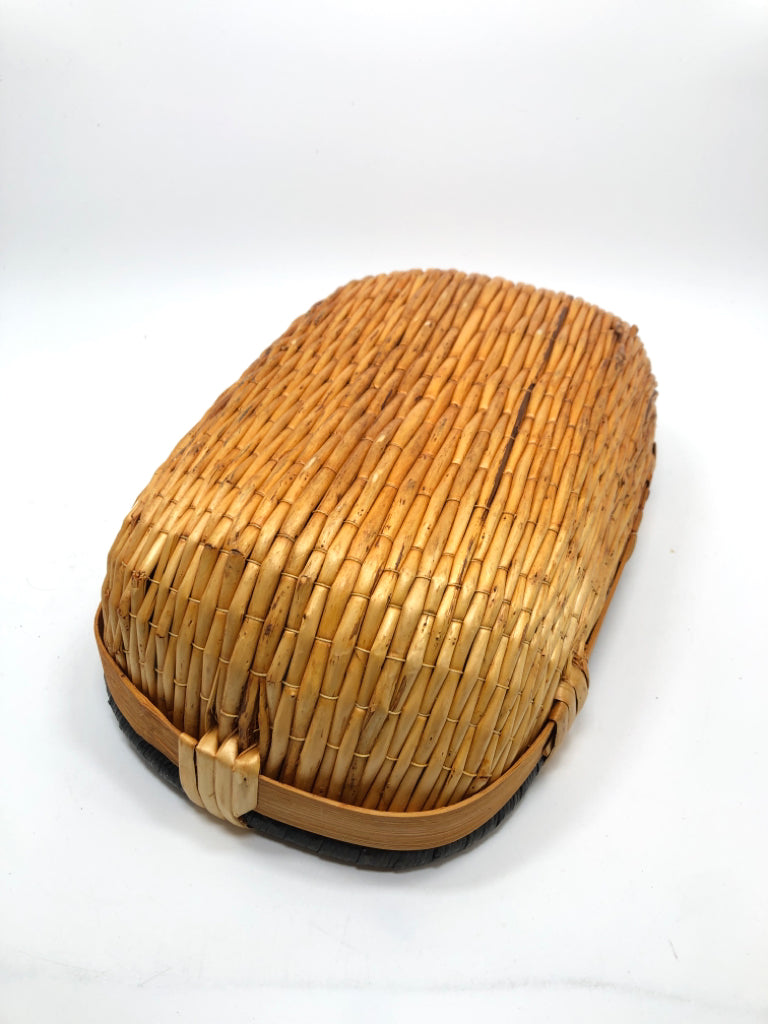 WICKER BOWL BASKET W/BLACK RIM.