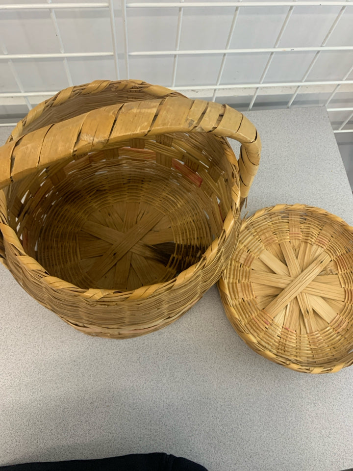HAND-WOVEN DRUM BASKET W/RED STRIPE.