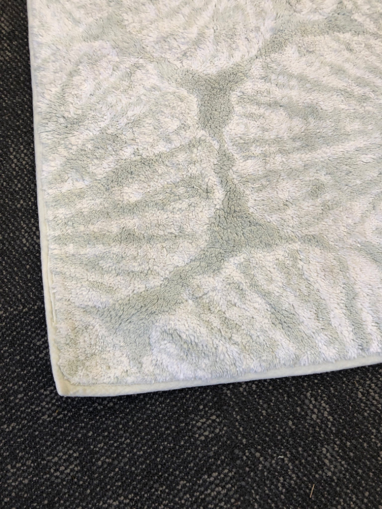 PALE BLUE SEASHELL PRINT BATH RUG.