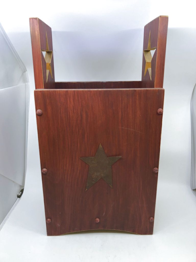 PRIMITIVE WOOD MAGAZINE HOLDER W STARS.