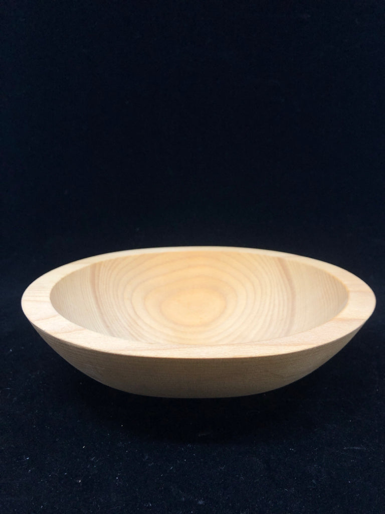 WOOD CARVED BOWL.