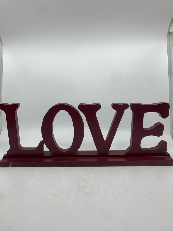 RED LOVE WOOD SHELF SIGN.