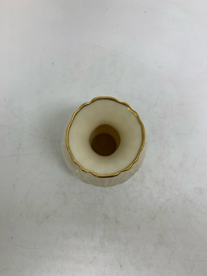 FOOTED EMBOSSED  LEAVES SHORT VASE.