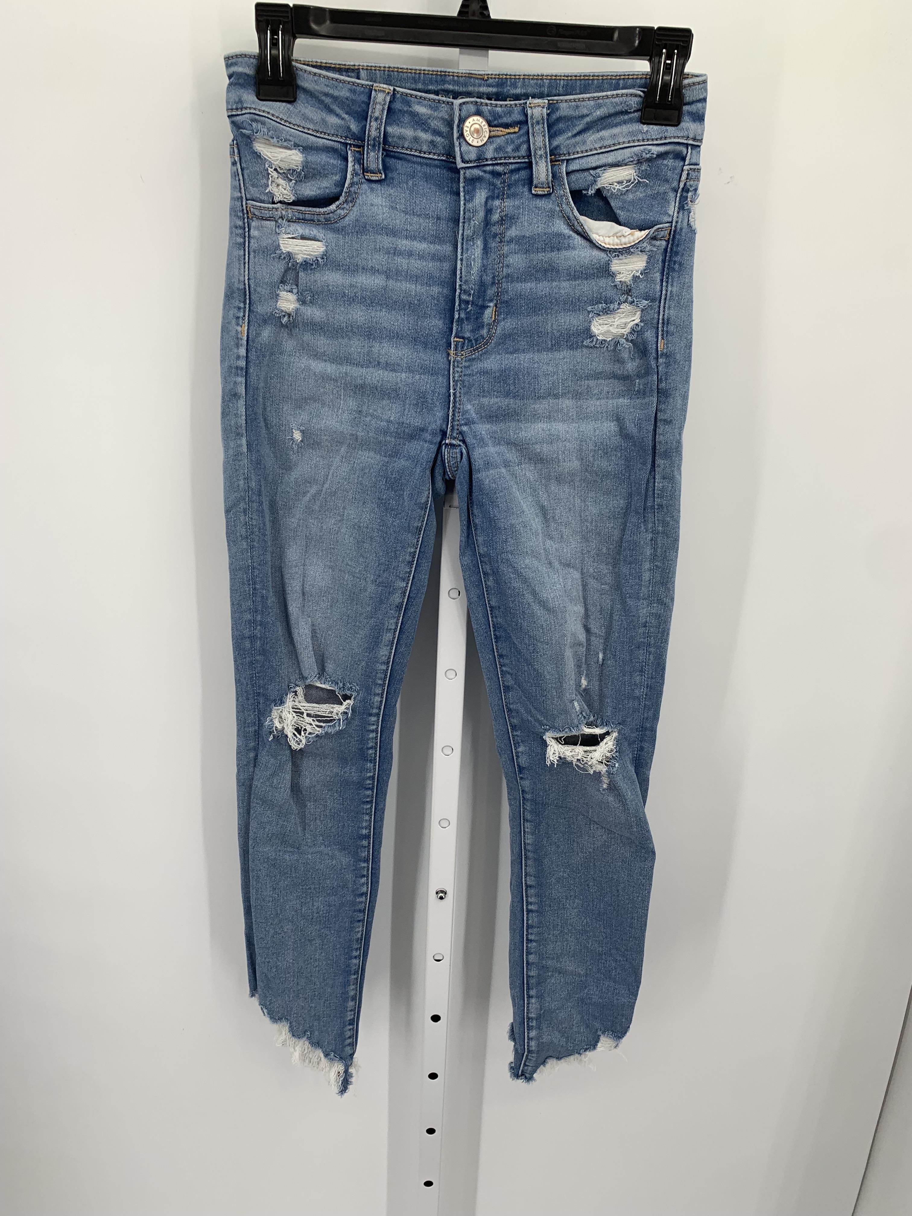 American Eagle Size 2 Juniors Cropped