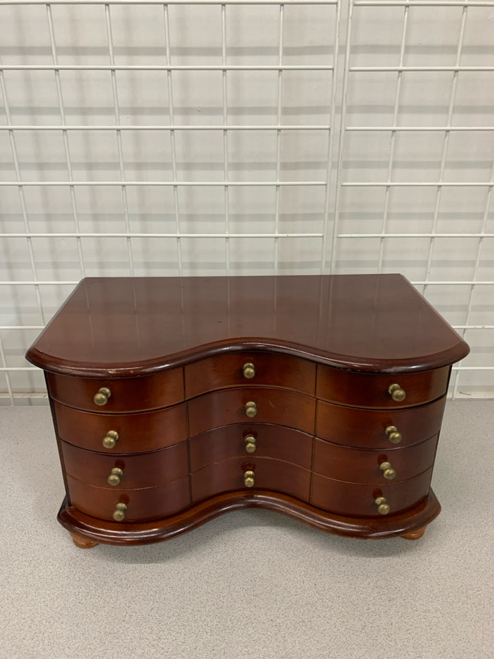 FLIP TOP LID JEWELRY BOX.